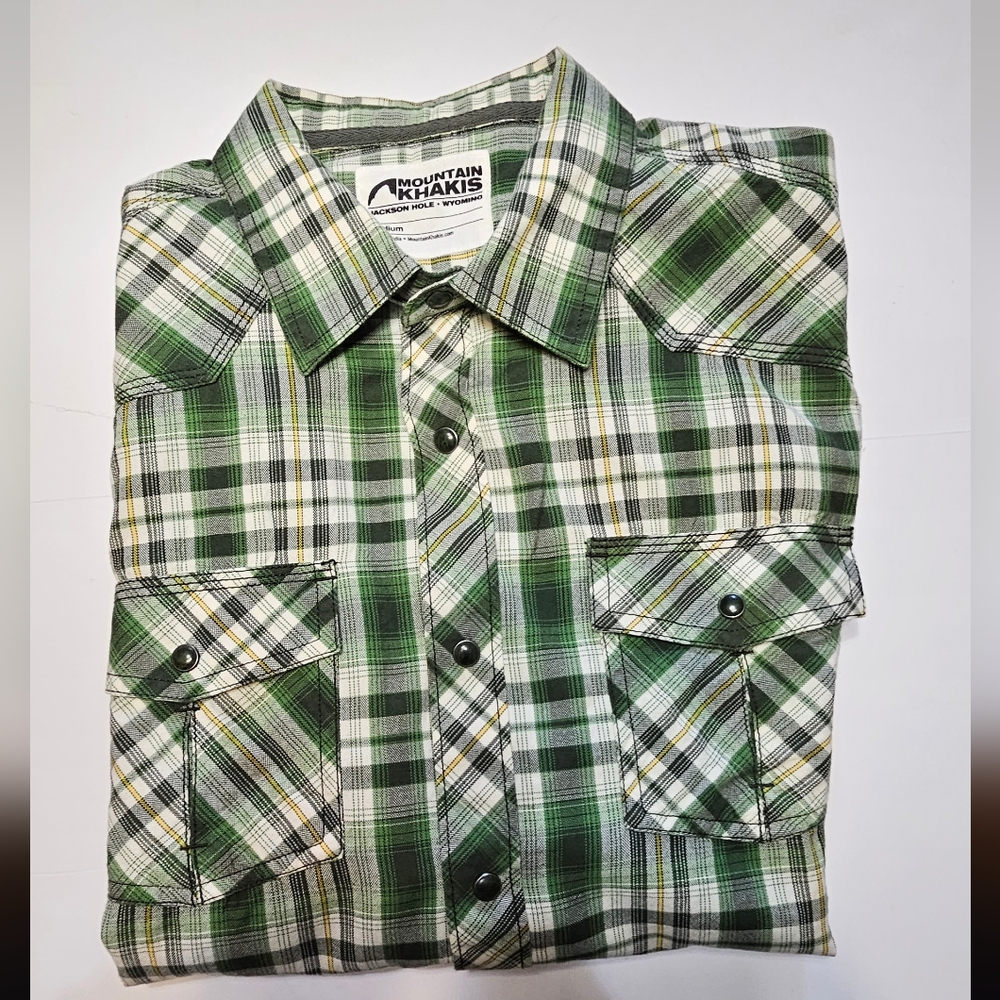 Mens Medium Mountain Khakis Snap ButtonDown Long Sleeve Shirt. NWOT